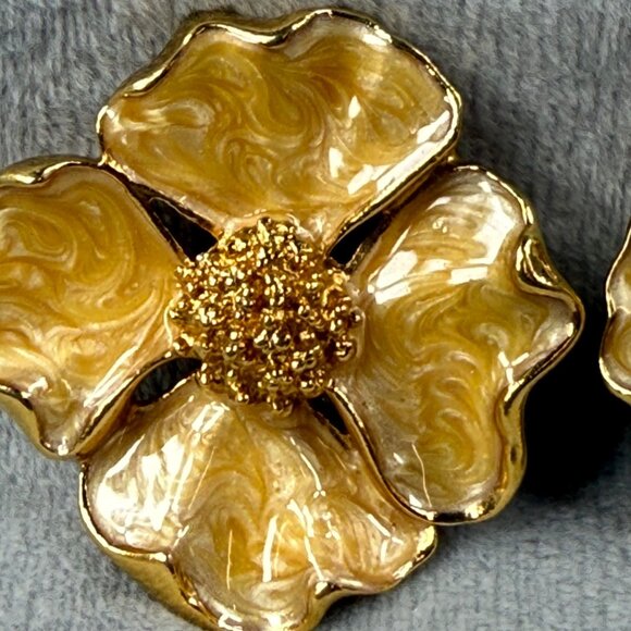 Gold-Tone Enamel Flower Clip-On Earrings Textured Centers Vintage Chunky Retro - Picture 3 of 16